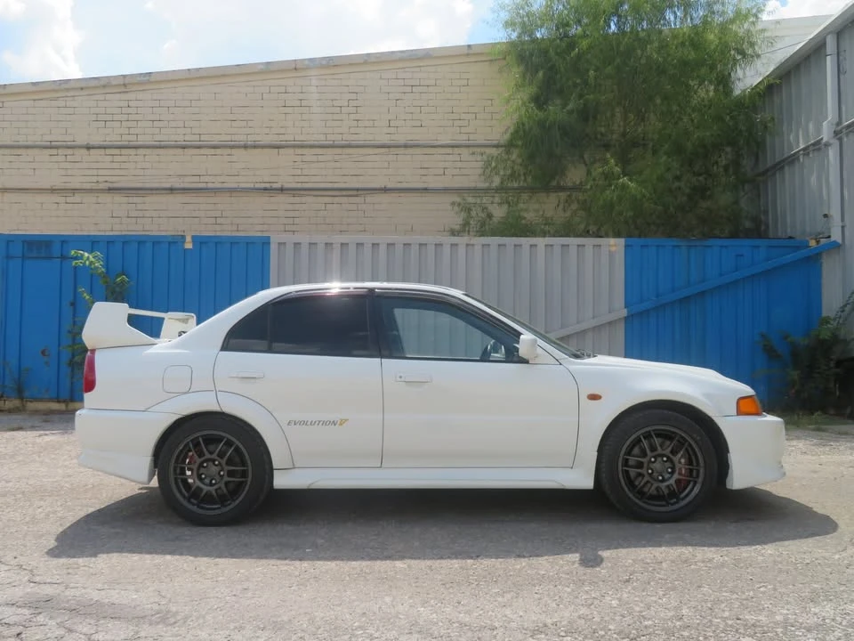 1998 Mitsubishi Lancer Evolution V 6th Gen - Image 11 of 20