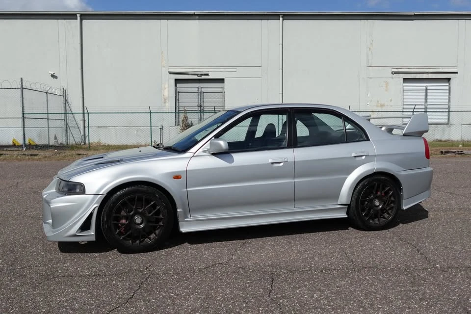 1998 Mitsubishi Lancer Evolution V 6th Gen - Image 13 of 18