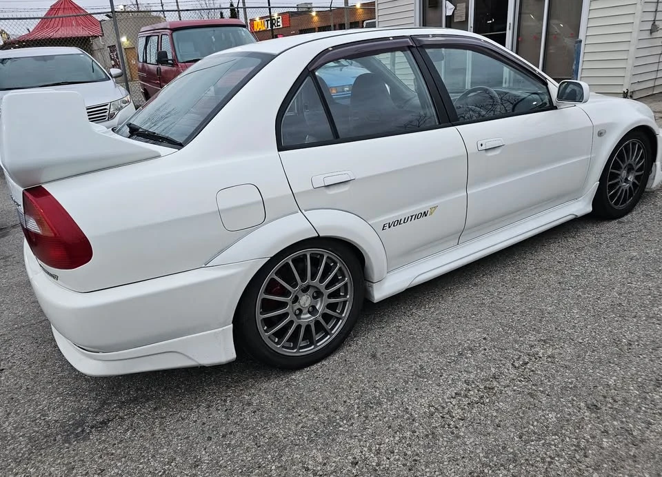 1998 Mitsubishi Lancer Evolution V 6th Gen - Image 8 of 10