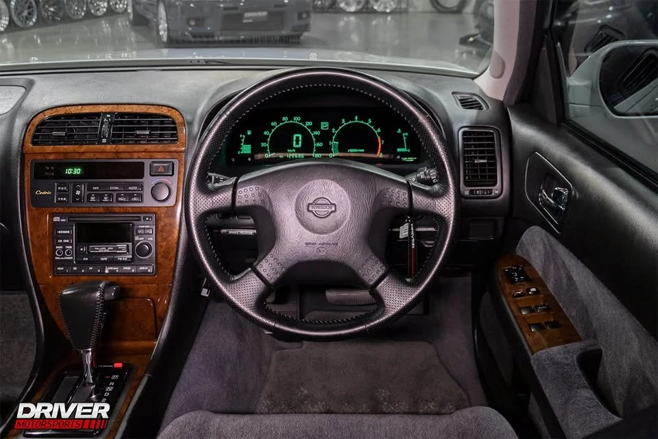 1998 Nissan Cedric 9th Gen - Image 3 of 20