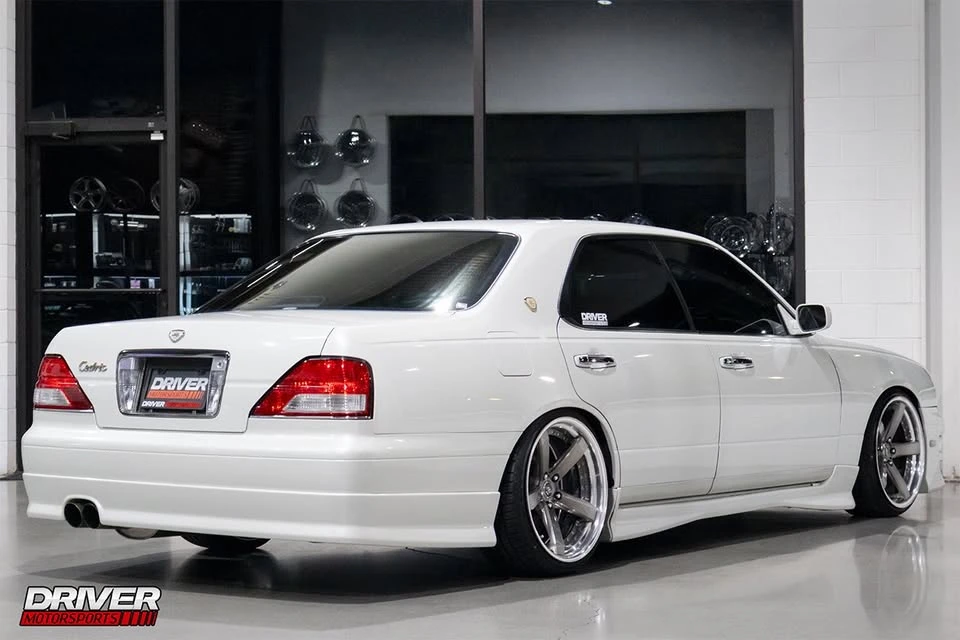 1998 Nissan Cedric 9th Gen - Image 2 of 20
