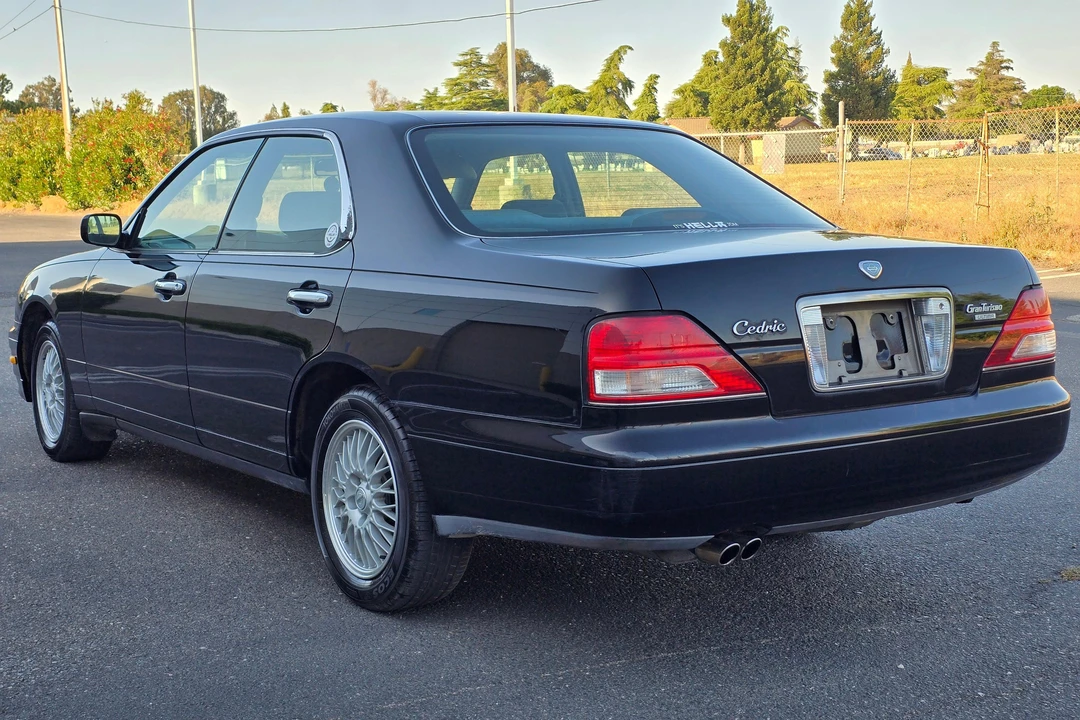 1998 Nissan Cedric 9th Gen - Image 4 of 31