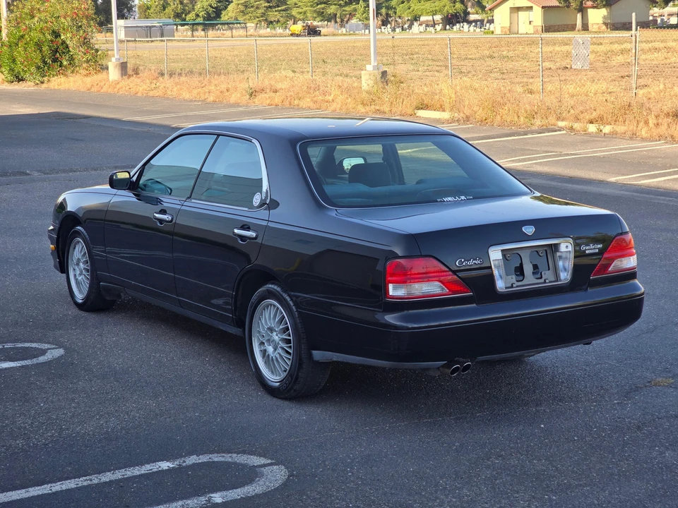 1998 Nissan Cedric 9th Gen - Image 14 of 31