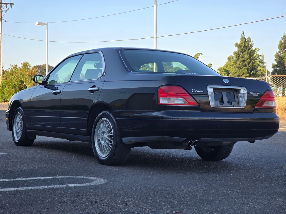 1998 Nissan Cedric 9th Gen - Image 13 of 31