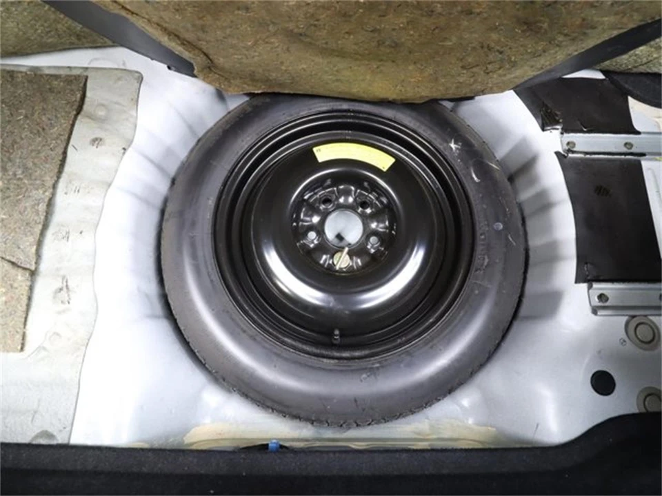 1998 Nissan Cima 3rd Gen - Image 27 of 31