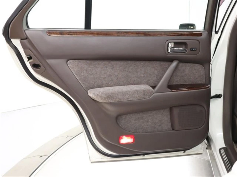 1998 Nissan Cima 3rd Gen - Image 19 of 31