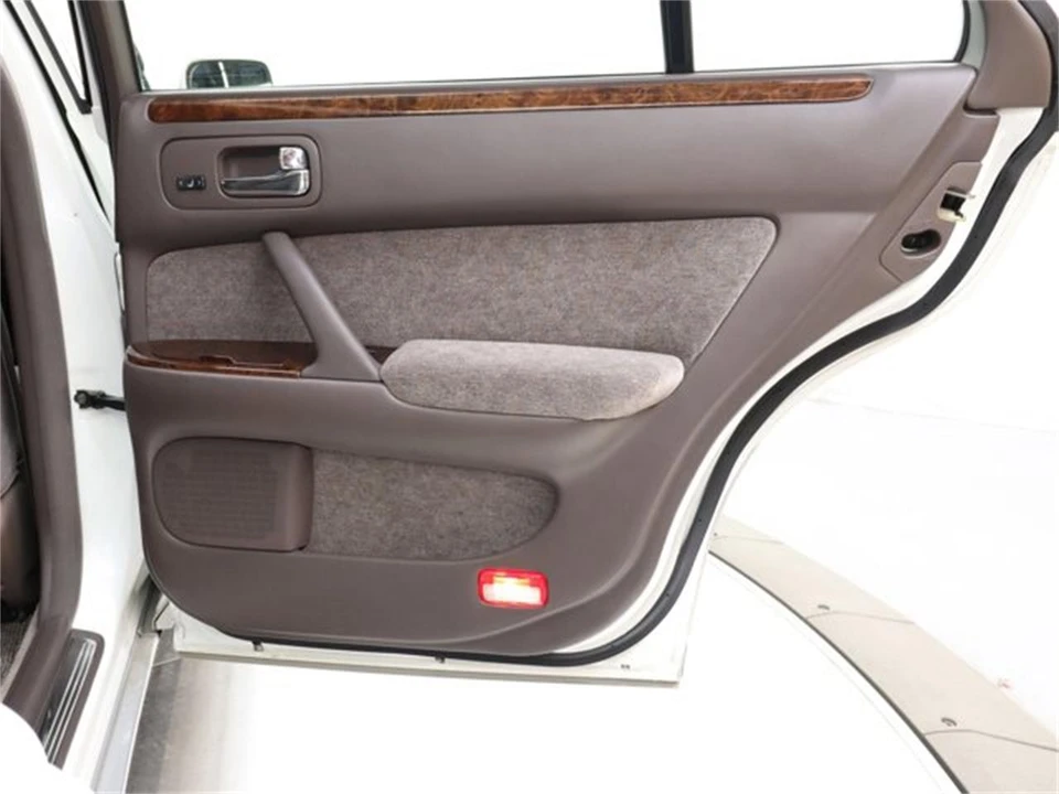1998 Nissan Cima 3rd Gen - Image 22 of 31