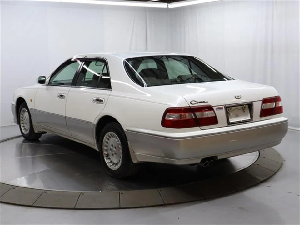 1998 Nissan Cima 3rd Gen - Image 5 of 31