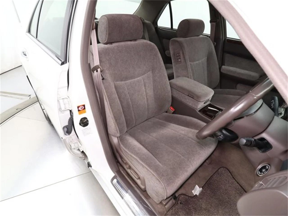 1998 Nissan Cima 3rd Gen - Image 15 of 31