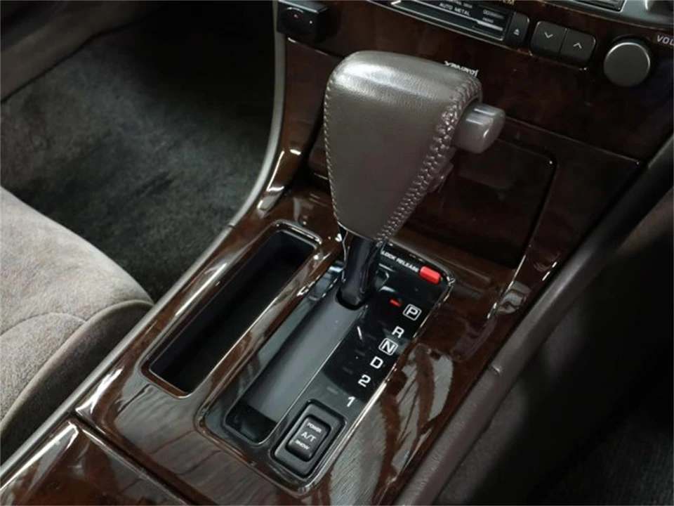 1998 Nissan Cima 3rd Gen - Image 13 of 31