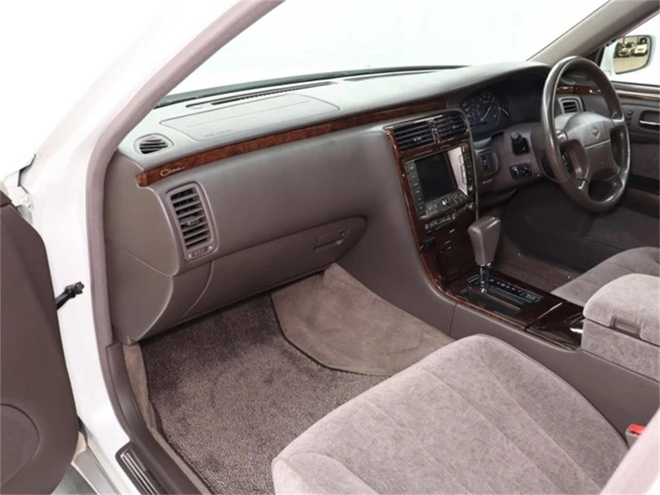 1998 Nissan Cima 3rd Gen - Image 14 of 31
