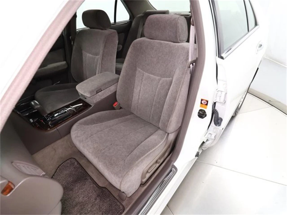 1998 Nissan Cima 3rd Gen - Image 16 of 31