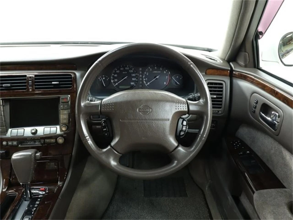 1998 Nissan Cima 3rd Gen - Image 10 of 31