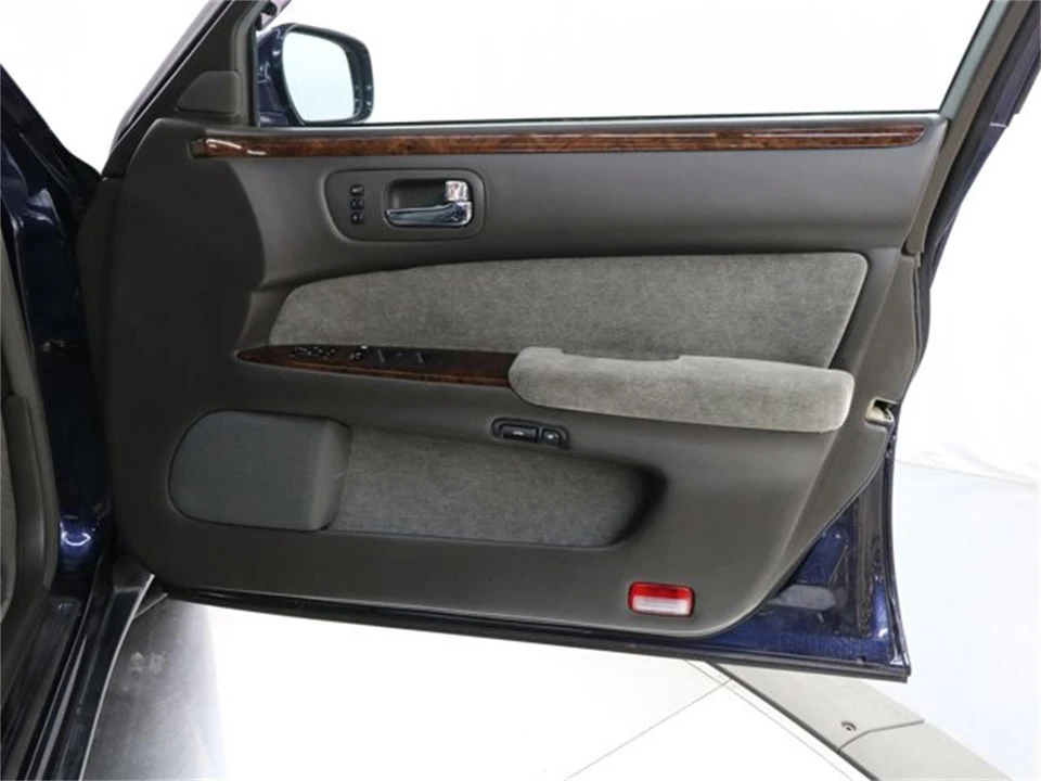 1998 Nissan Cima 3rd Gen - Image 22 of 31