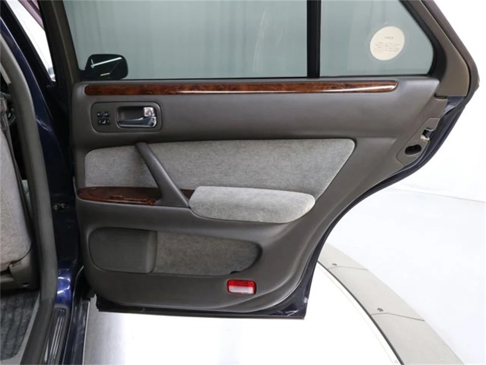 1998 Nissan Cima 3rd Gen - Image 21 of 31