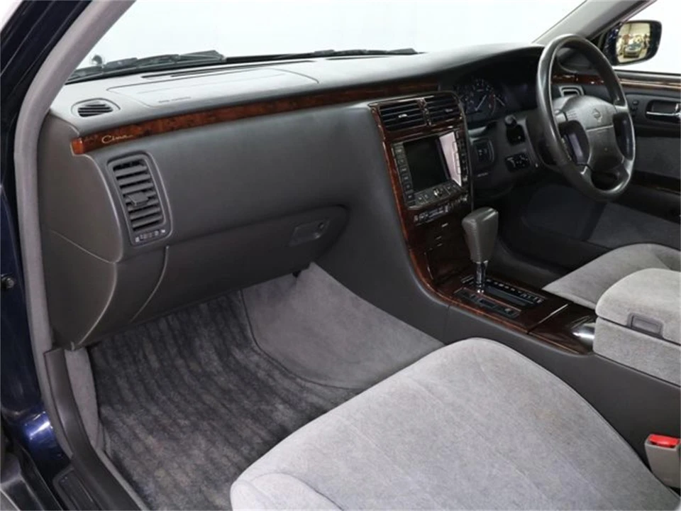 1998 Nissan Cima 3rd Gen - Image 14 of 31