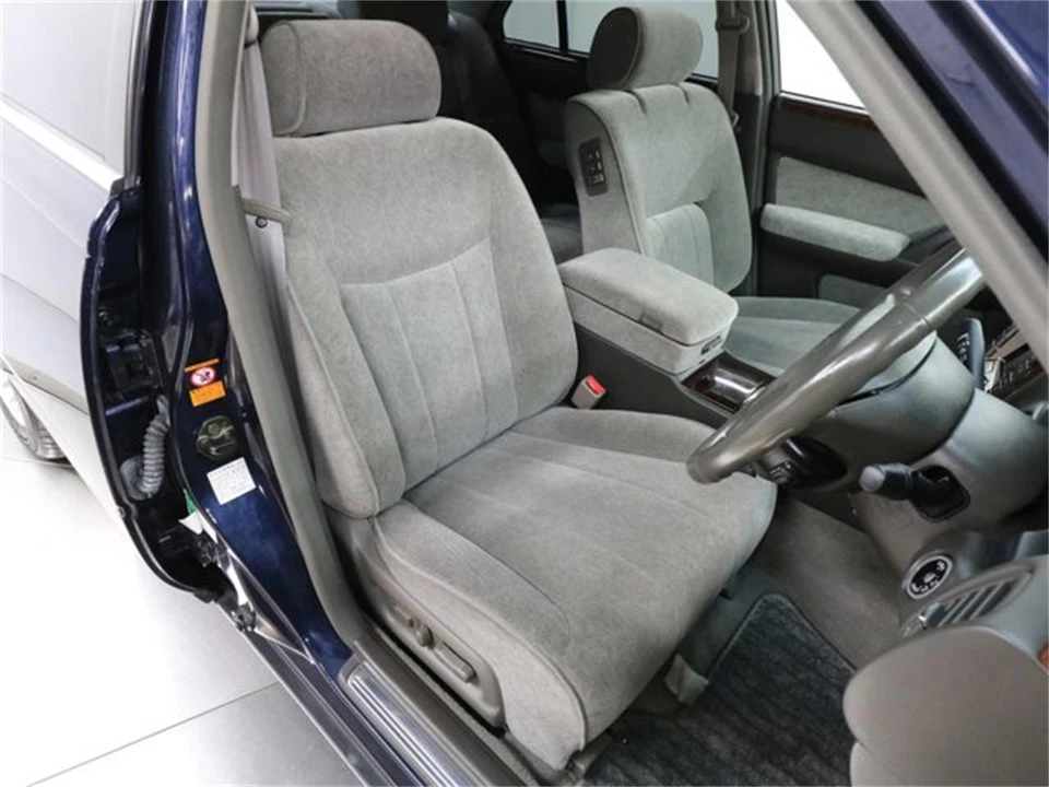 1998 Nissan Cima 3rd Gen - Image 15 of 31