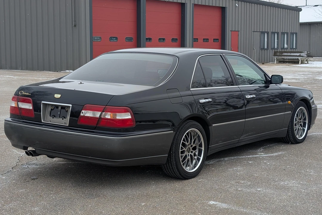 1998 Nissan Cima 3rd Gen - Image 4 of 31