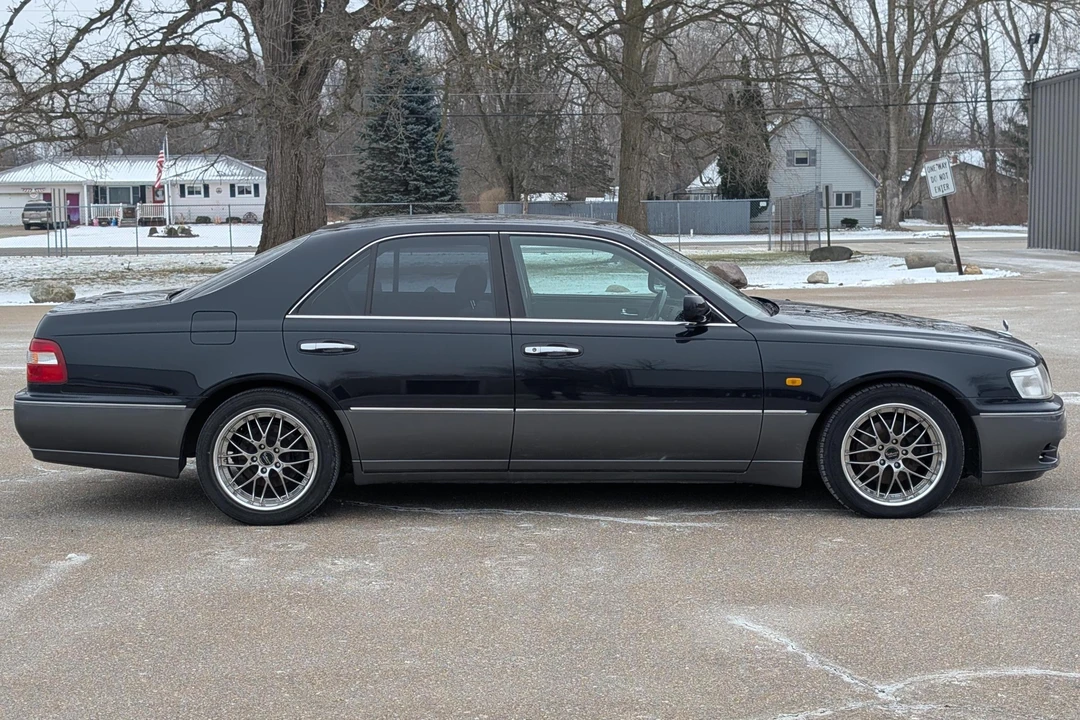 1998 Nissan Cima 3rd Gen - Image 3 of 31