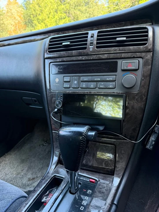 1998 Nissan Cima 3rd Gen - Image 8 of 11