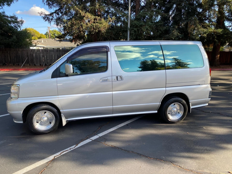 1998 Nissan Elgrand 1st Gen - Image 12 of 31