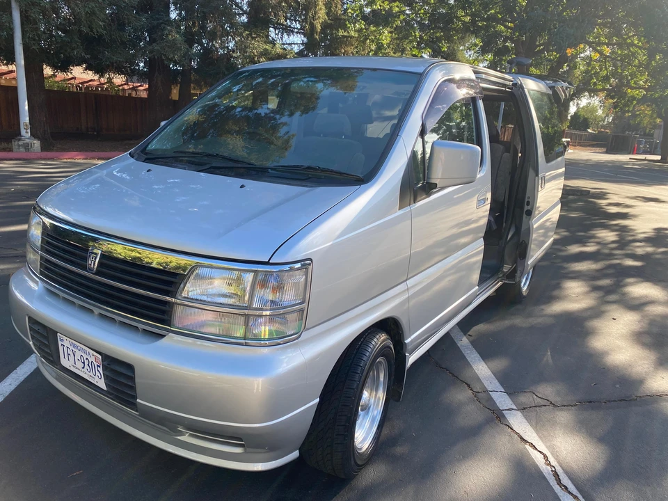 1998 Nissan Elgrand 1st Gen - Image 11 of 31