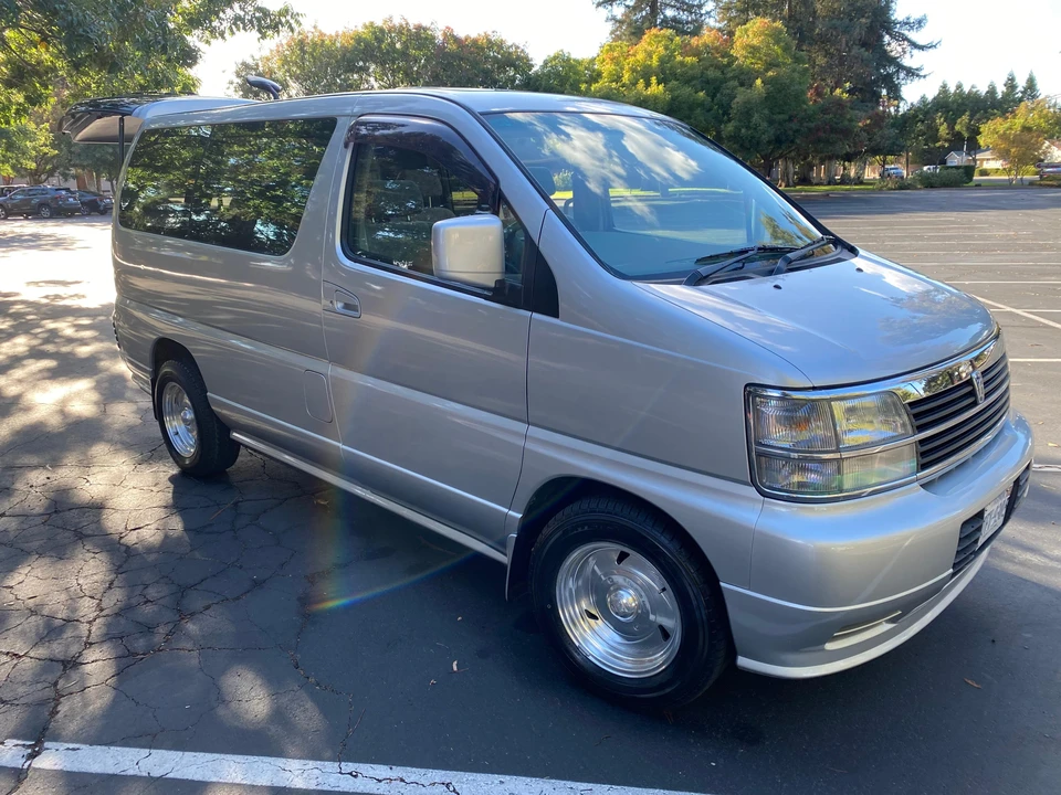 1998 Nissan Elgrand 1st Gen - Image 19 of 31