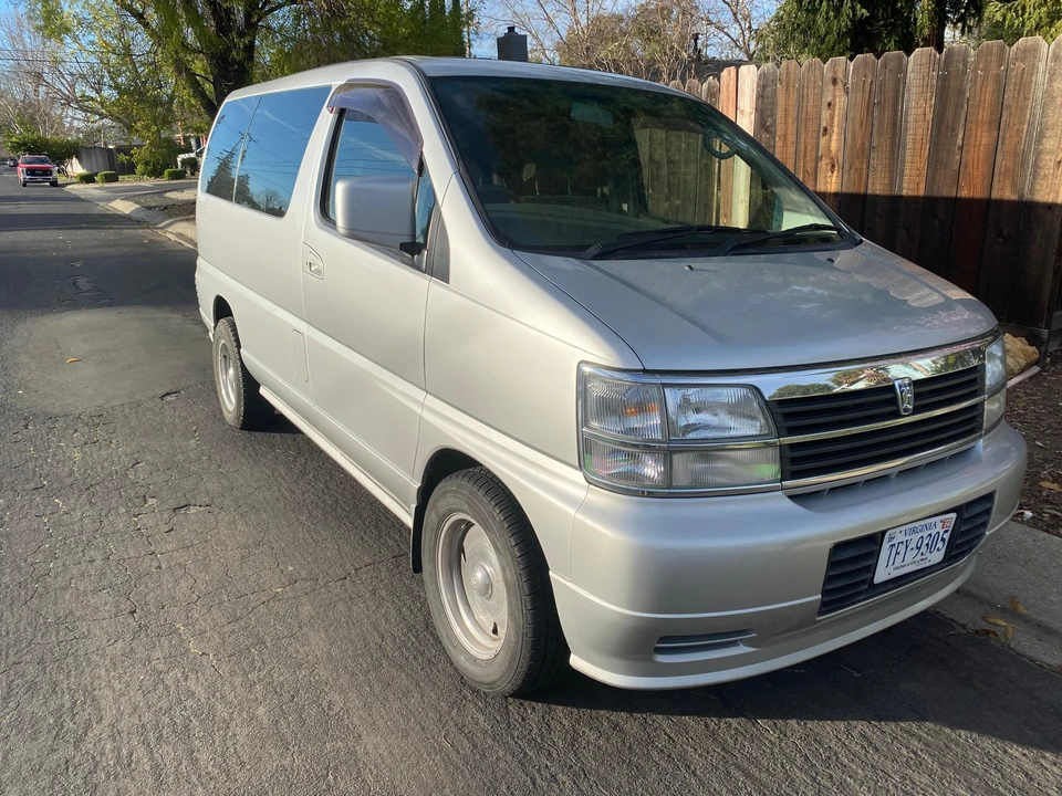 1998 Nissan Elgrand 1st Gen - Image 21 of 31