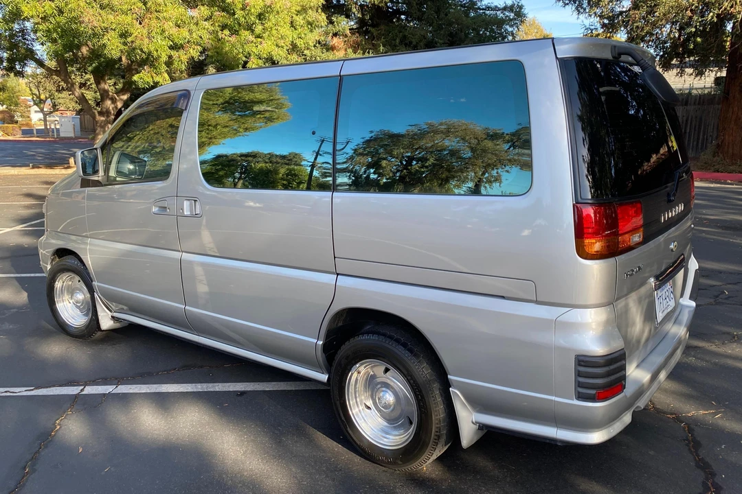 1998 Nissan Elgrand 1st Gen - Image 4 of 31