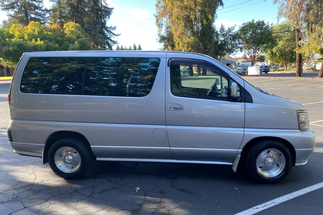 1998 Nissan Elgrand 1st Gen - Image 3 of 31
