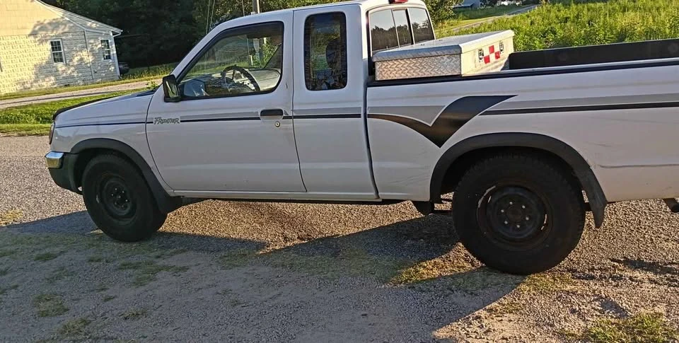 1998 Nissan Frontier 1st Gen - Image 6 of 7
