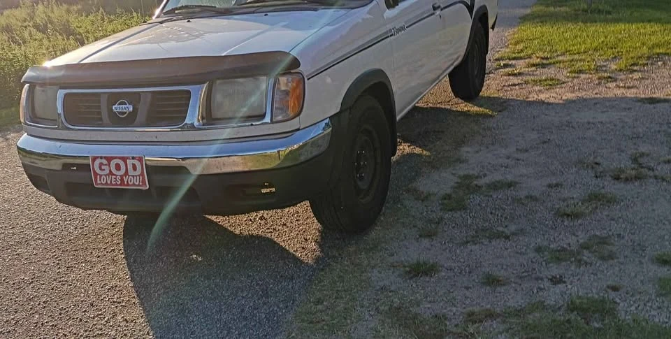1998 Nissan Frontier 1st Gen - Image 5 of 7