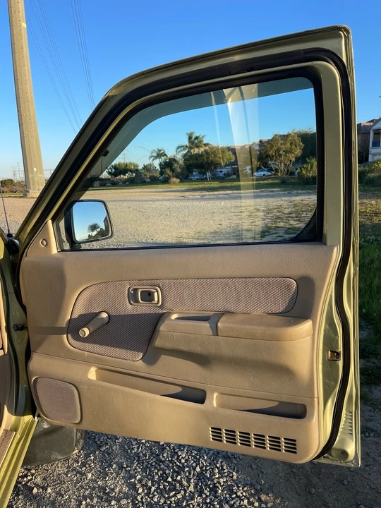 1998 Nissan Frontier 1st Gen - Image 15 of 21