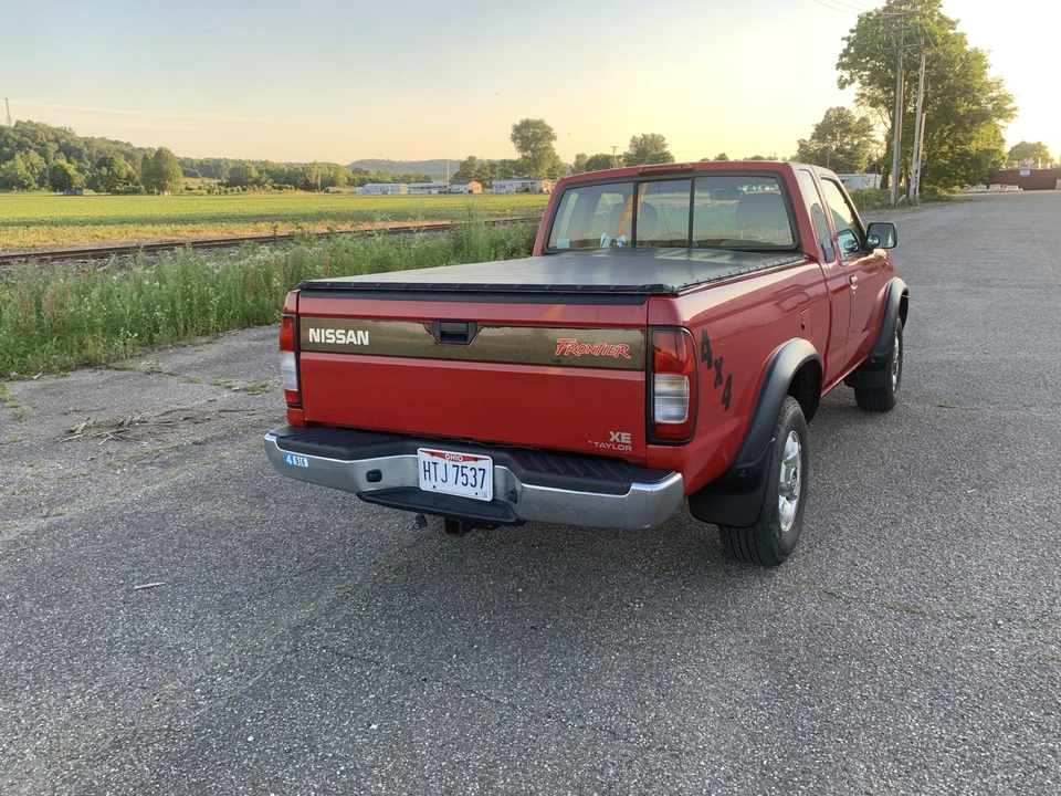 1998 Nissan Frontier 1st Gen - Image 29 of 31