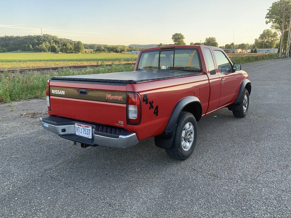 1998 Nissan Frontier 1st Gen - Image 28 of 31