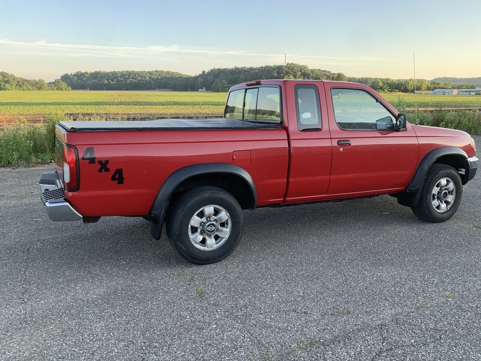 1998 Nissan Frontier 1st Gen - Image 25 of 31