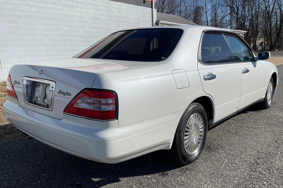 1998 Nissan Gloria 8th Gen - Image 4 of 31