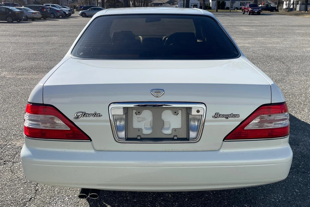 1998 Nissan Gloria 8th Gen - Image 5 of 31