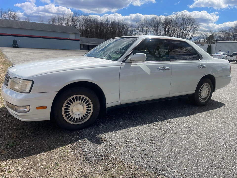 1998 Nissan Gloria 8th Gen - Image 14 of 31
