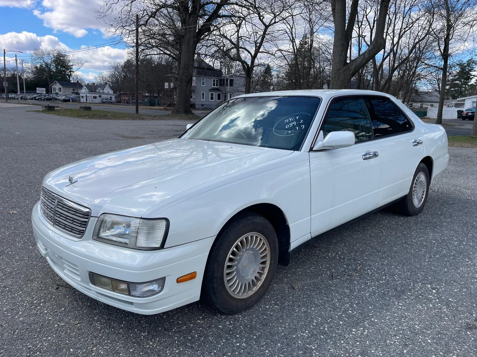 1998 Nissan Gloria 8th Gen - Image 12 of 31