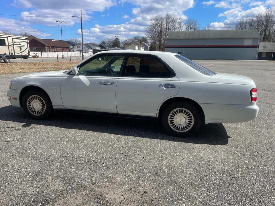 1998 Nissan Gloria 8th Gen - Image 18 of 31