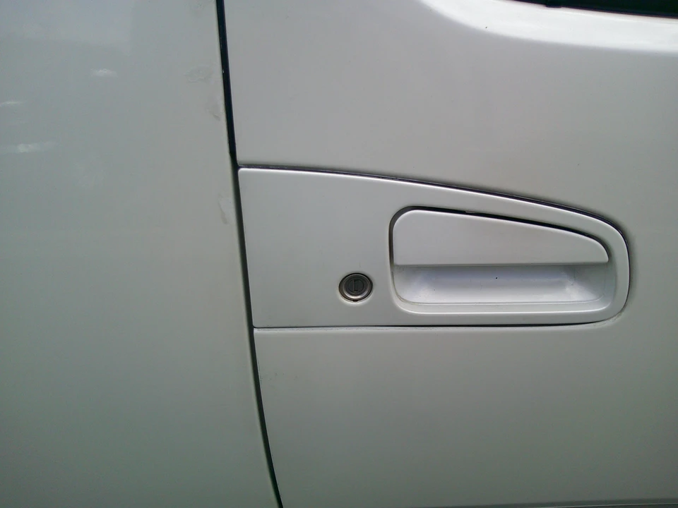 1998 Nissan Elgrand 1st Gen - Image 19 of 31