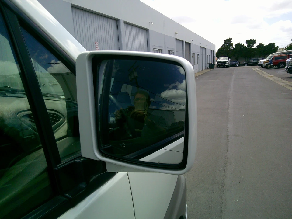 1998 Nissan Elgrand 1st Gen - Image 15 of 31