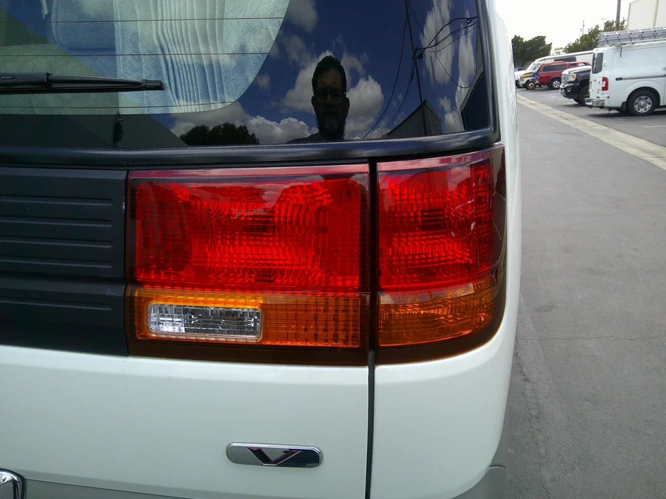 1998 Nissan Elgrand 1st Gen - Image 13 of 31