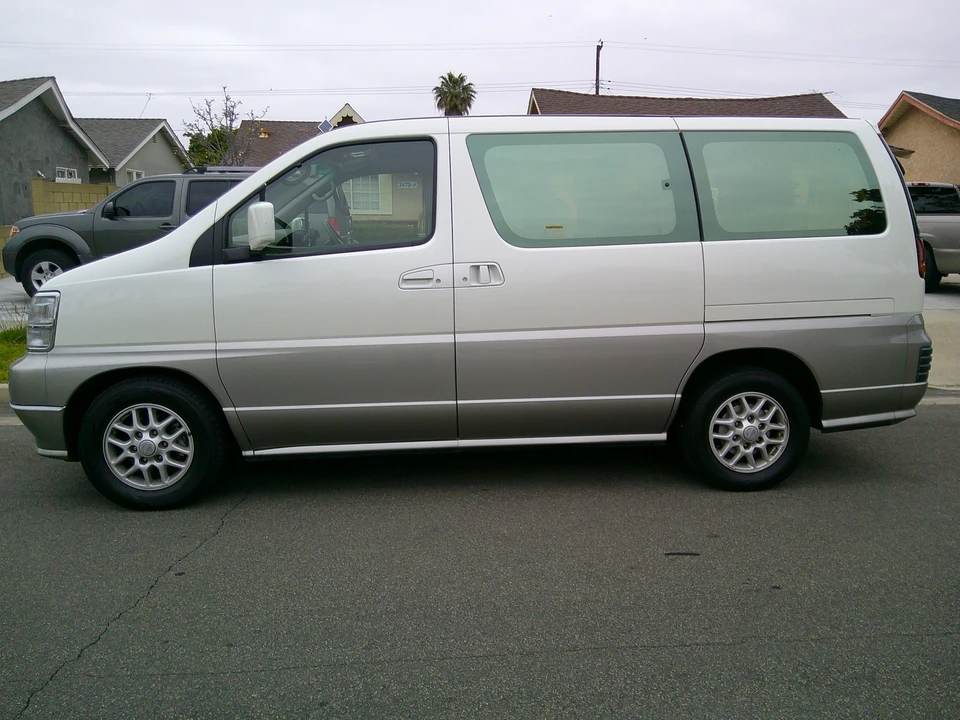 1998 Nissan Elgrand 1st Gen - Image 3 of 31