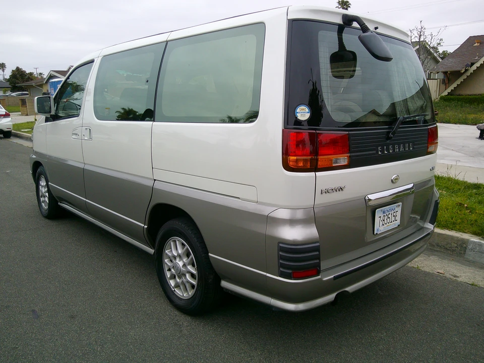 1998 Nissan Elgrand 1st Gen - Image 4 of 31