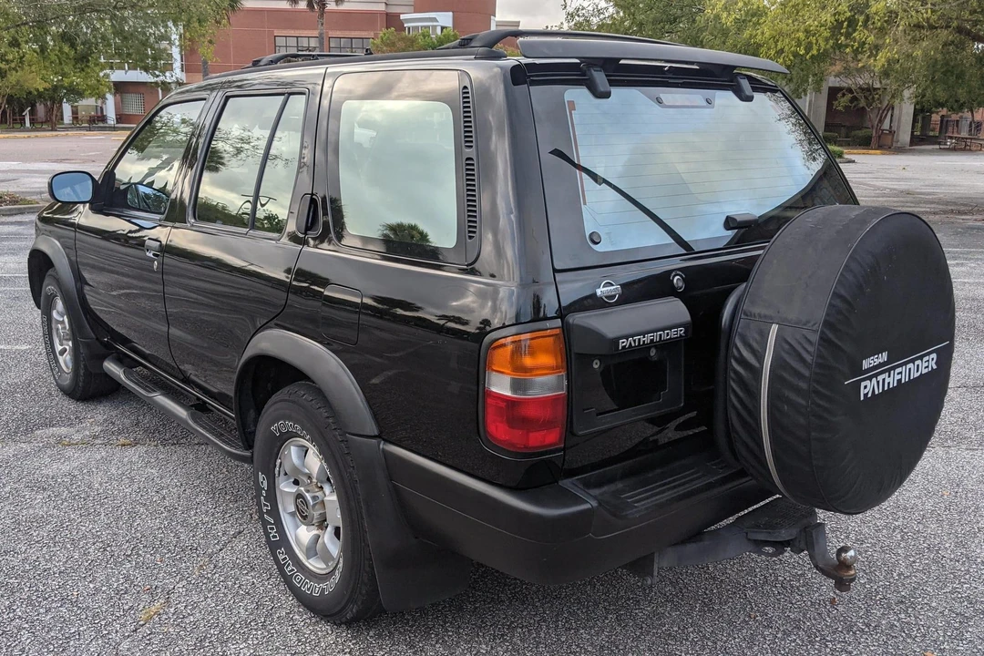 1998 Nissan Pathfinder 2nd Gen - Image 4 of 31