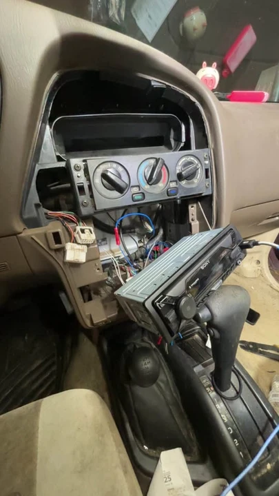 1998 Nissan Pathfinder 2nd Gen - Image 12 of 14