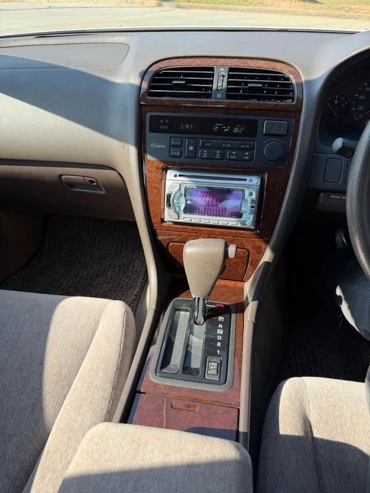 1998 Nissan Cedric 9th Gen - Image 11 of 15