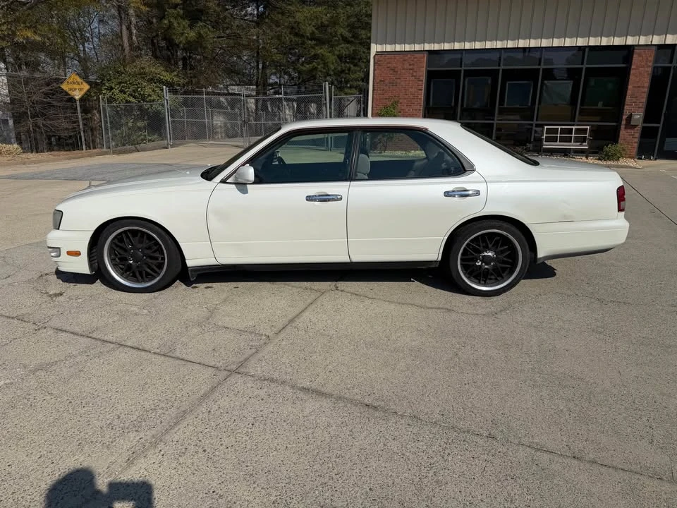 1998 Nissan Cedric 9th Gen - Image 3 of 15